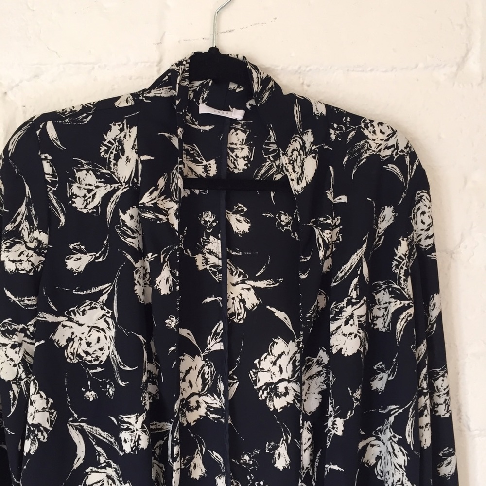 Lush Blouse - Picture 2 of 5